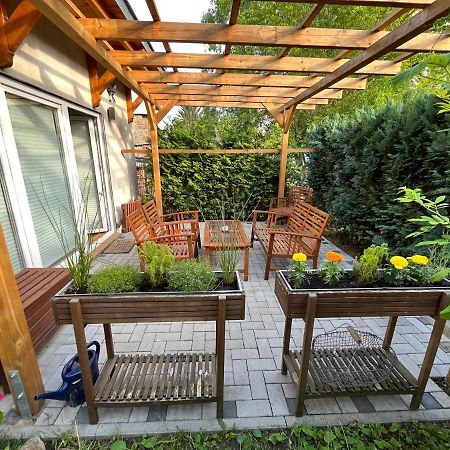 Ferienwohnung Im Stadtzentrum Von Bernau - Komfortable Wohnung Mit 2 Zimmern, Bad, Spuelmaschine, Waschmaschine, Komplette Kueche, Wlan, Terrasse, Ruhige Lage Bernau bei Berlin Exteriér fotografie
