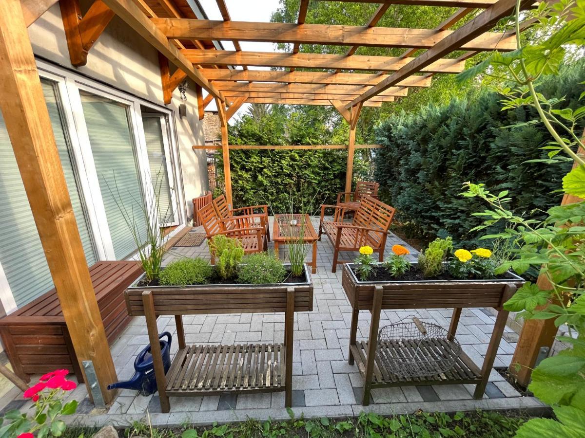 Ferienwohnung Im Stadtzentrum Von Bernau - Komfortable Wohnung Mit 2 Zimmern, Bad, Spuelmaschine, Waschmaschine, Komplette Kueche, Wlan, Terrasse, Ruhige Lage Bernau bei Berlin Exteriér fotografie